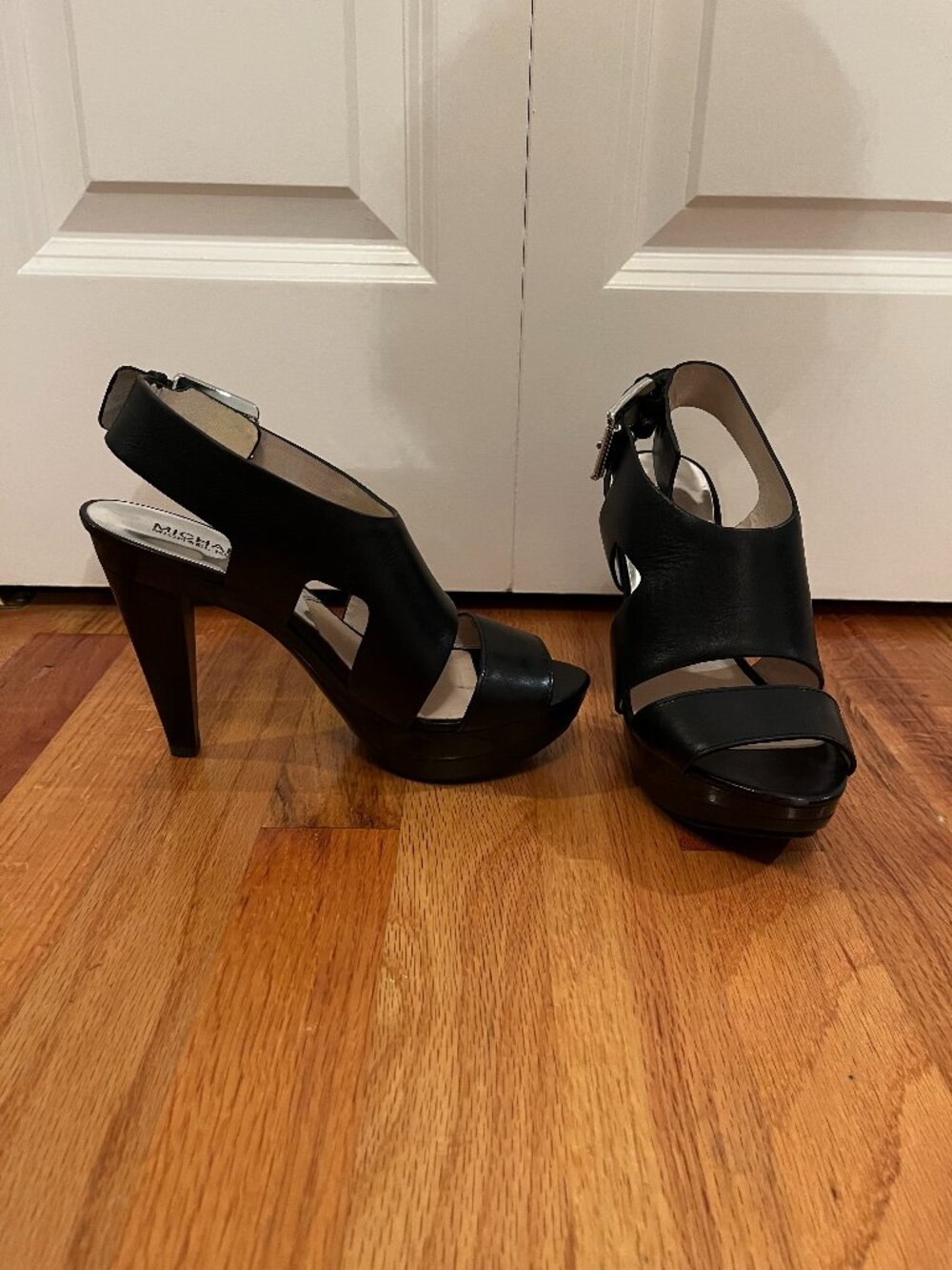 MICHAEL Michael Kors Size 7M CARLA SANDALS Black Leather PLATFORM Heels